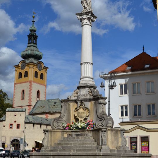 Mariánsky stĺp, podstavec