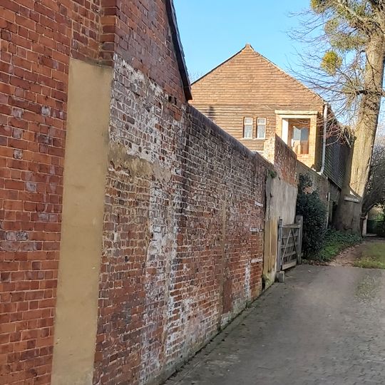 Wall Extending North West From Number 87