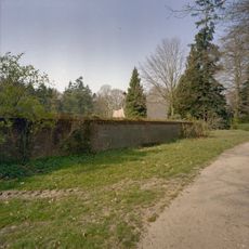 't Suideras: tuinmuur
