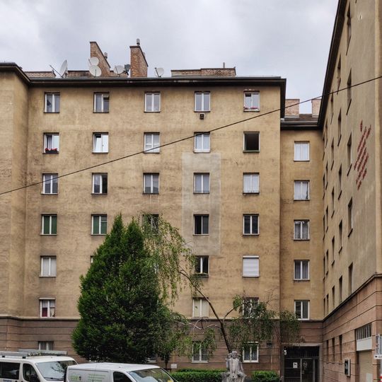 Gemeindebau Pfeilgasse 10-12