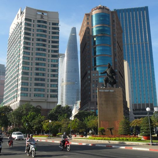 Mê Linh Square