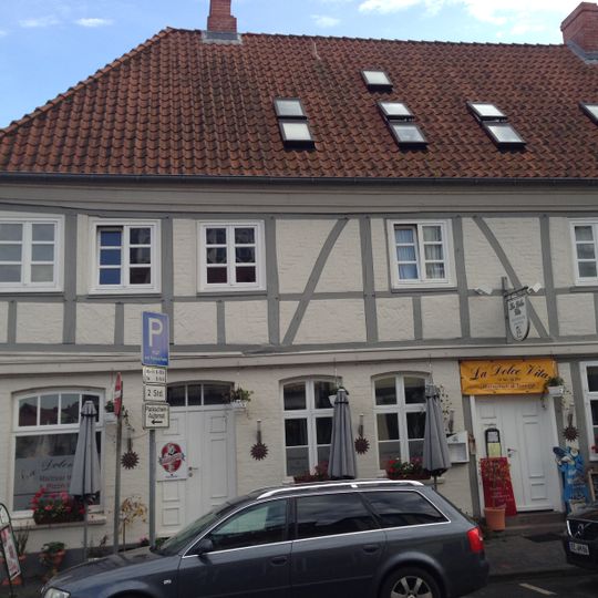 Wohn- und Geschäftshaus