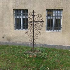 Kříž u Oblastního muzea v Mostě