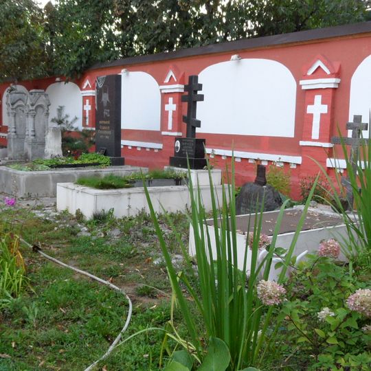 Кладбище с надгробиями