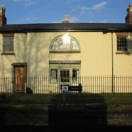 Tarvin Road Lock Cottage