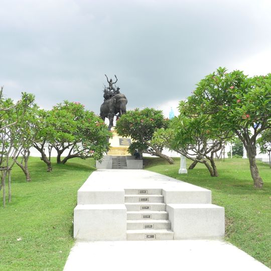 Queen Si Suriyothai memorial park