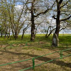 Pomník obětí pochodu smrti v dubnu 1945 v lese u Hořence