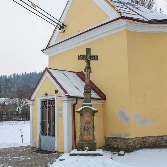 Kříž v Hanušovicích u kaple na Krátké ulici