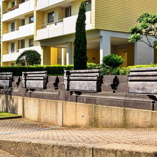 Balustrade - Die Sitzende