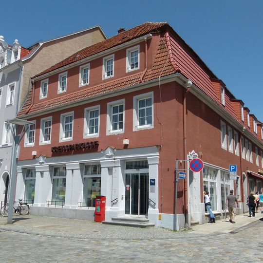 Wohnhaus mit Laden , in geschlossener Bebauung und Ecklage Altmarkt 8