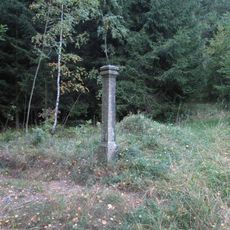 Kříž u lesa nad Mičovicemi