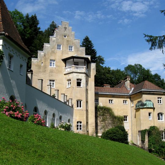 Villa Lasne, Hohenstaffing