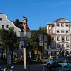 Mariensäule und Kriegerdenkmal