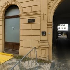 Pamětní deska Antonína Dvořáka na domě Korunní 962/85 na Vinohradech