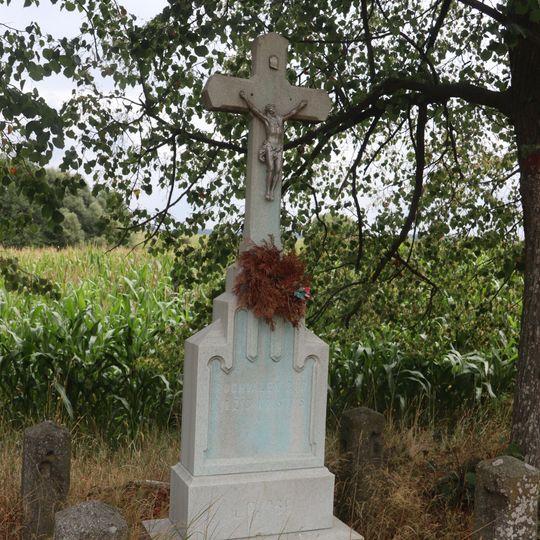 Kříž u cesty severně od Hodova