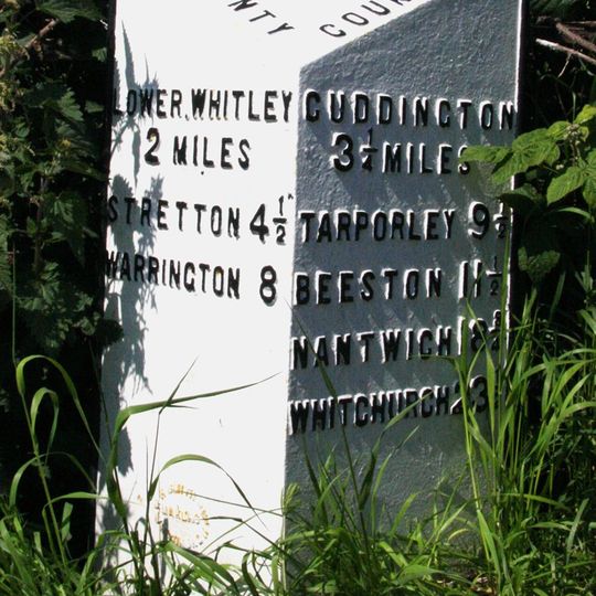 Milepost, Bartington, SE of Bartington Hall Farm