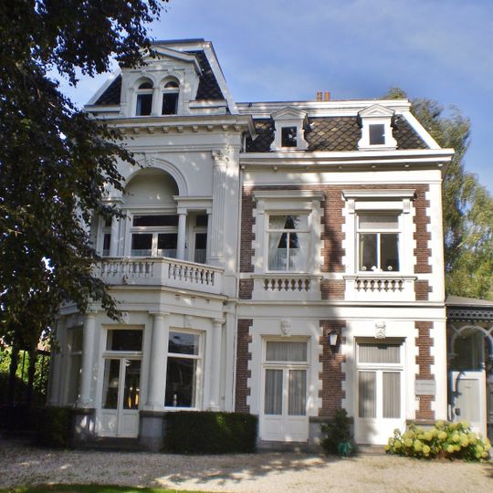 Eemnesserweg 14 en Castanea