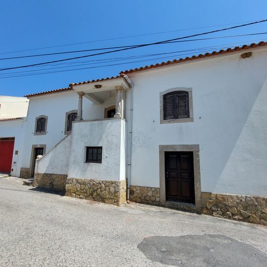 Casa Alpendrada na Rua Francisco Mega de Sousa