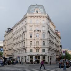 Miethaus, Café Ritter