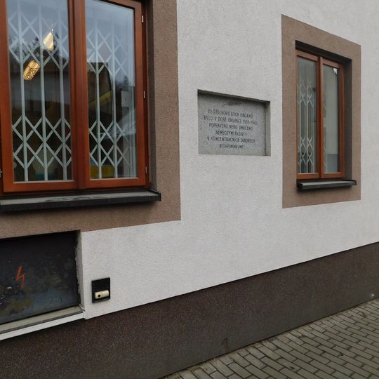 Pamětní deska obětem 2. světové války ve Štěchovicích