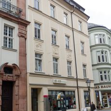 Mietshaus mit Café, in Ecklage in geschlossener Bebauung Hauptstraße 14; 16