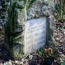 Pomník spolužákům