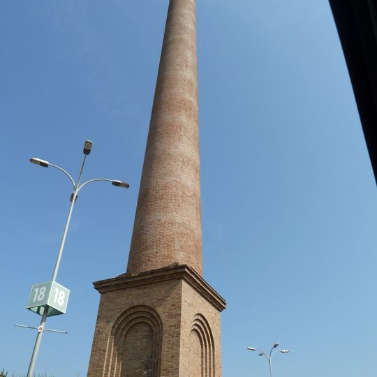 Xemeneia de l'antiga fàbrica CELO