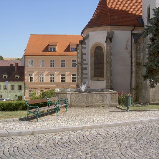 Kašna na náměstí v Horšovském Týně