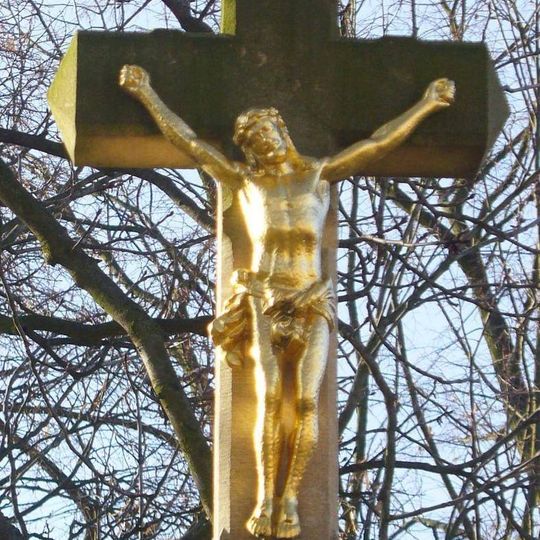 Kříž na rozcestí u nádraží v Pátku