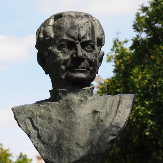 Bust of Alberto Cruz