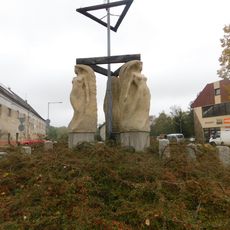 Sousoší na kruhovém objezdu ve Štokách