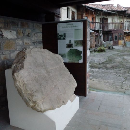 La lastra della Banca di Antro