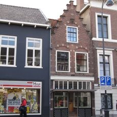 Pand met trapgevel, versiering met natuurstenen blokken, gevelsteen met davidster