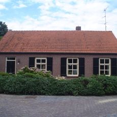 Boerderij op T-vormige plattegrond, dwarshuis met stal loodrecht daarop