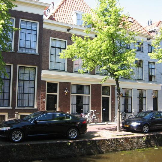 Pand met eenvoudige lijstgevel