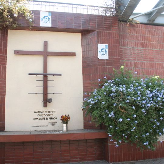 Memorial Puente Bulnes, Muro de la Memoria y Plaza Joan Alsina