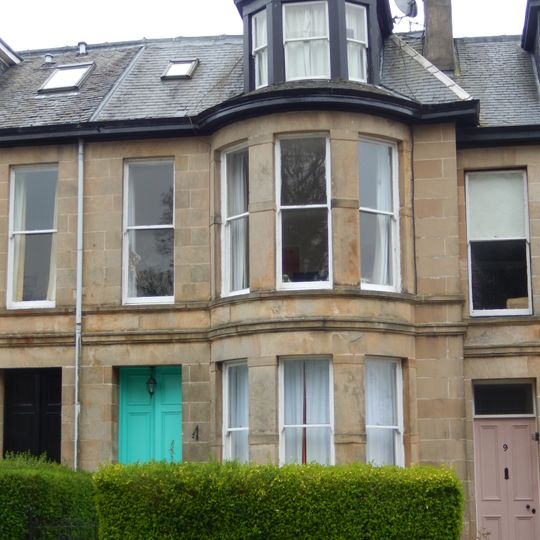 8 Glenan Gardens, Argyle Street West, Helensburgh