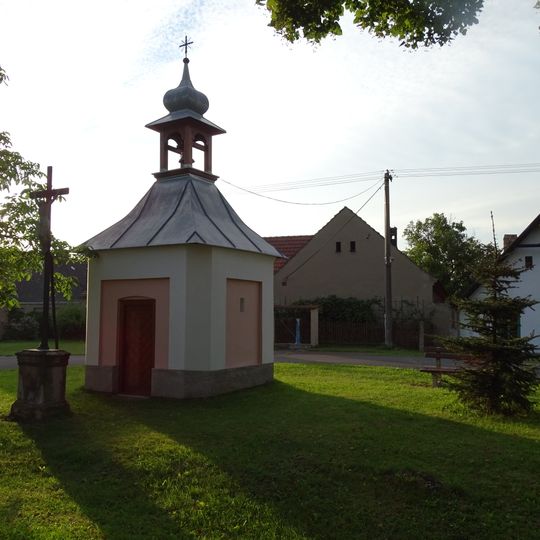 Kříž v Hradišti u kaple