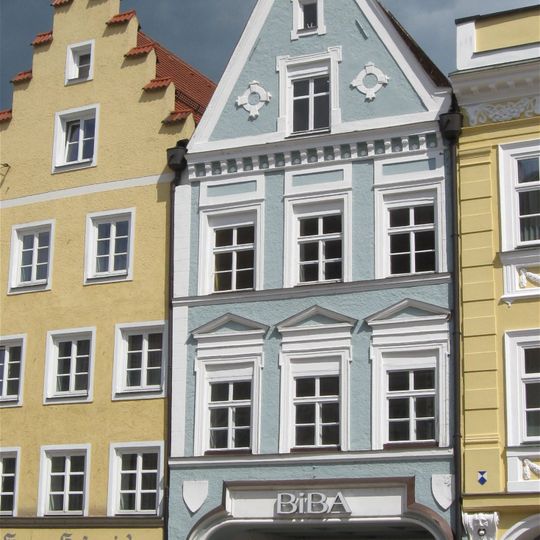 Wohn- und Geschäftshaus