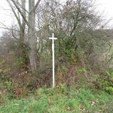 Kříž východně od Lhovic