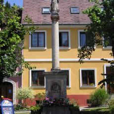 Mariensäule mit Kriegerdenkmal