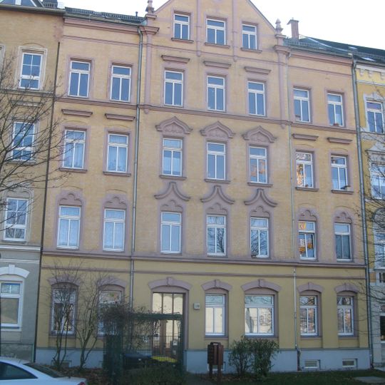 Mietshaus in geschlossener Bebauung mit Vorgarten Heinrich-Schütz-Straße 108