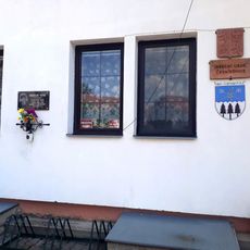 Pamětní deska Miroslava Vopata v Černicích