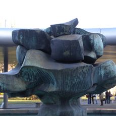 Plastika na fontáně před hlavním nádražím v Ostravě