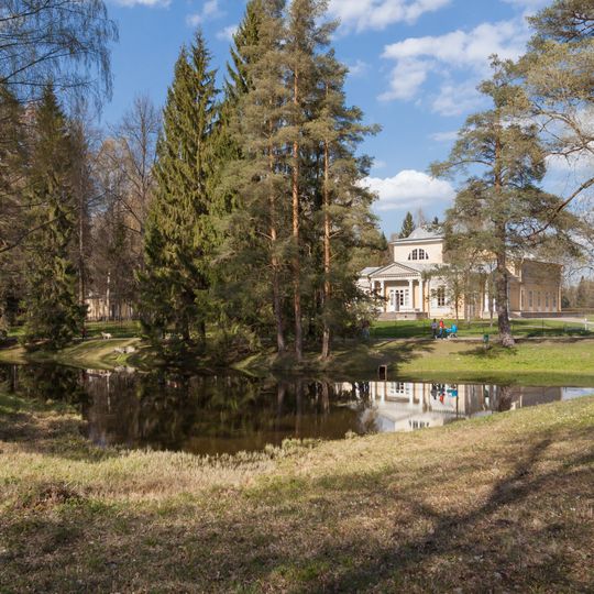 Lower Rozovopavilionny pond in Pavlovsk park