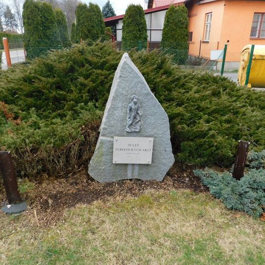 Památník 20. výročí turistických pochodů v Sobíňově