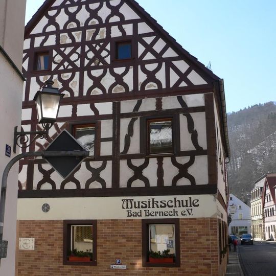 Eckhaus, heute Musikschule und Gastwirtschaft