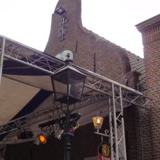 Huis 'in den bonten osch', met in- en uitgezwenkte topgevel