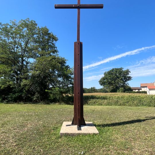 Croix monumentale de la Prairie de l'église souterraine