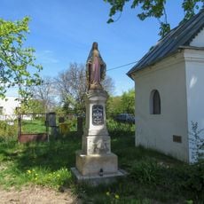 Socha Panny Marie v Chomoutově v ulici Hrachoviska